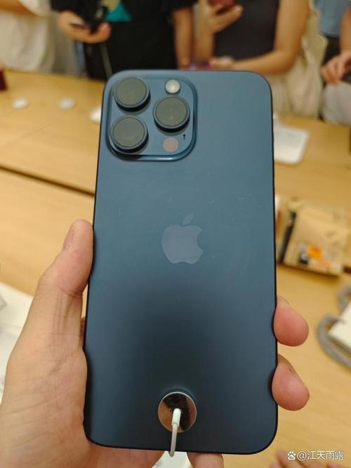 库克终于妥协让步了,iphone15pro突降2404元,512gb版售价更亲民2天前