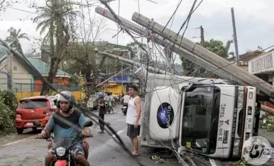 台风开罐头式掀走落地窗，业主呼救——灾难现场与紧急救援