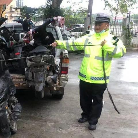 鬼火少年骑摩托炸街遭处罚，警示与反思